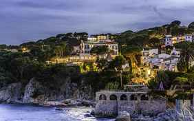 Hoch über dem Meer bietet das Hotel einen traumhaften Blick. - Foto: Javier Sanchez